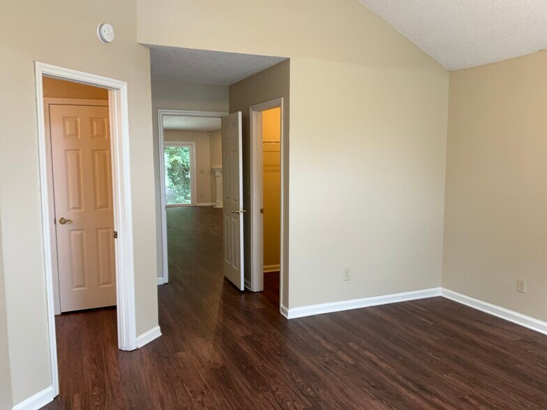 Building Photo - 7691 Enderby Ave E