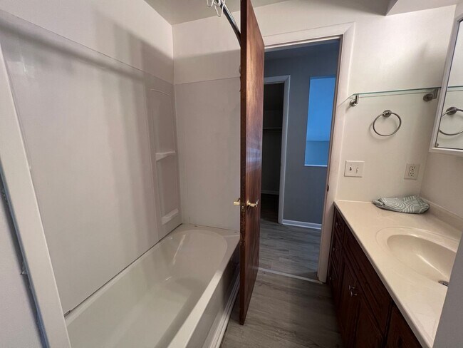 Building Photo - Two Bedroom Duplex with Heat Included! Near Grand Valley!