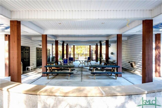 Building Photo - Beautiful Four Bedroom Home in Hunt Club!