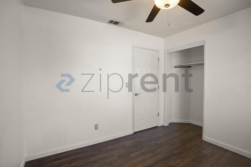 Building Photo - 2847 Hillcrest St