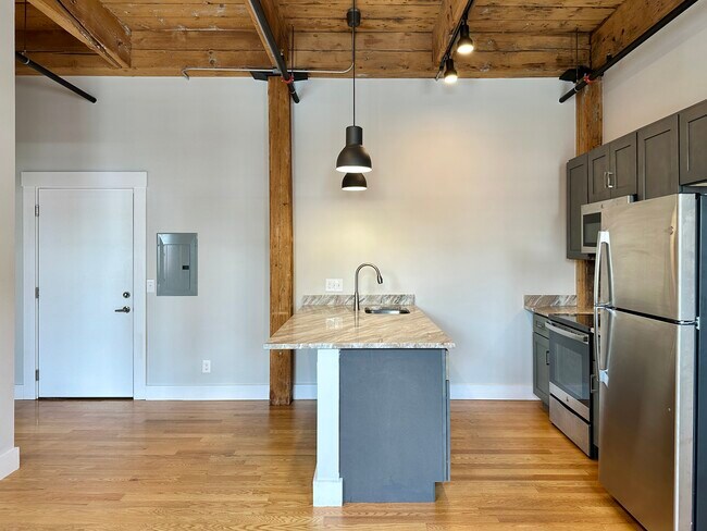 Building Photo - Torrey Factory Lofts