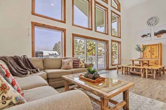 Building Photo - 130 Par Dr