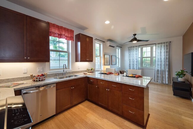 Building Photo - 154 Kahoma Village Loop
