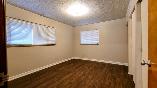 Building Photo - 495 Compton Rd