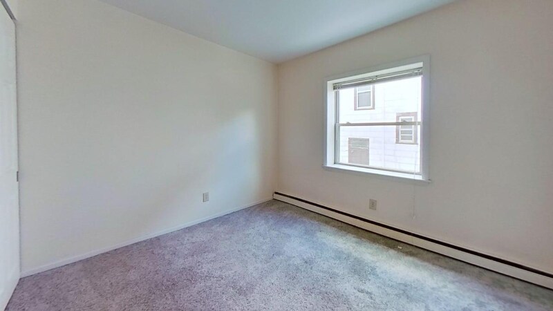 Building Photo - 2030 N Oakland Ave