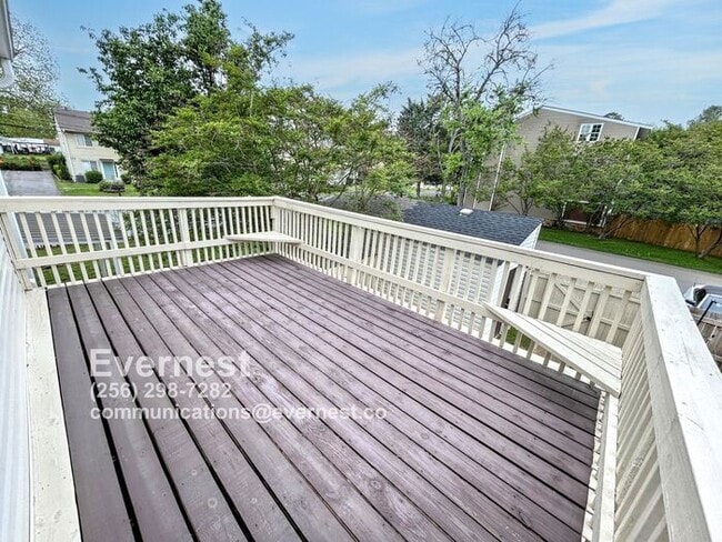 Building Photo - 2-Bedroom Home with Modern Amenities Near ...