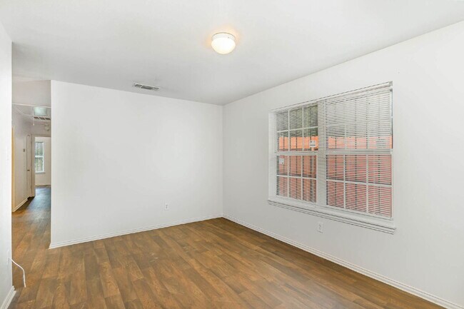 Building Photo - Comfort and Convenience of 3BD/2BA Duplex in Fort Worth!