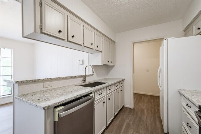 Building Photo - 3311 Palm Desert Ln