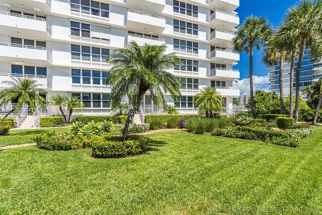 Building Photo - 888 Intracoastal Dr