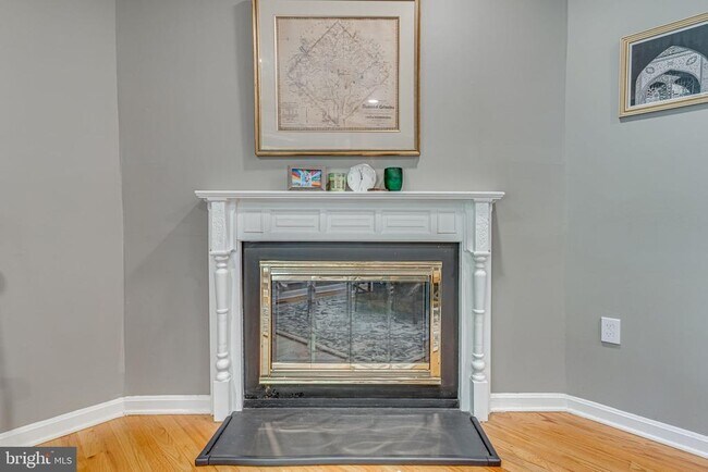 Building Photo - 912 Green St