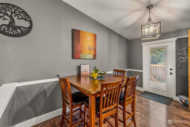 Building Photo - 1423 85th Dr NE