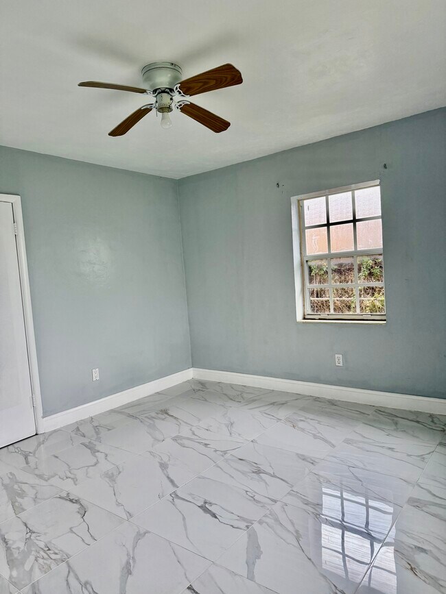 Building Photo - 1161 NW 116th St