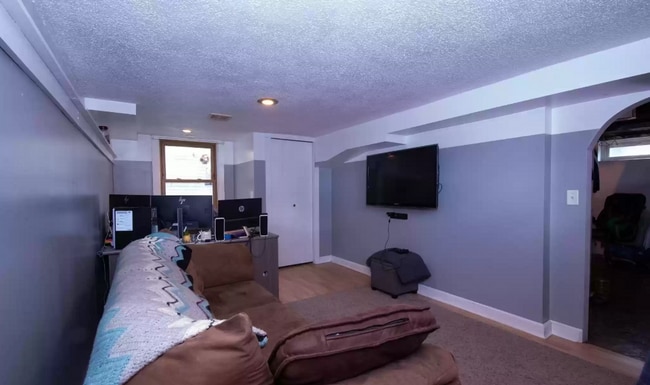 Building Photo - Charming Home in Heart of Rock Island