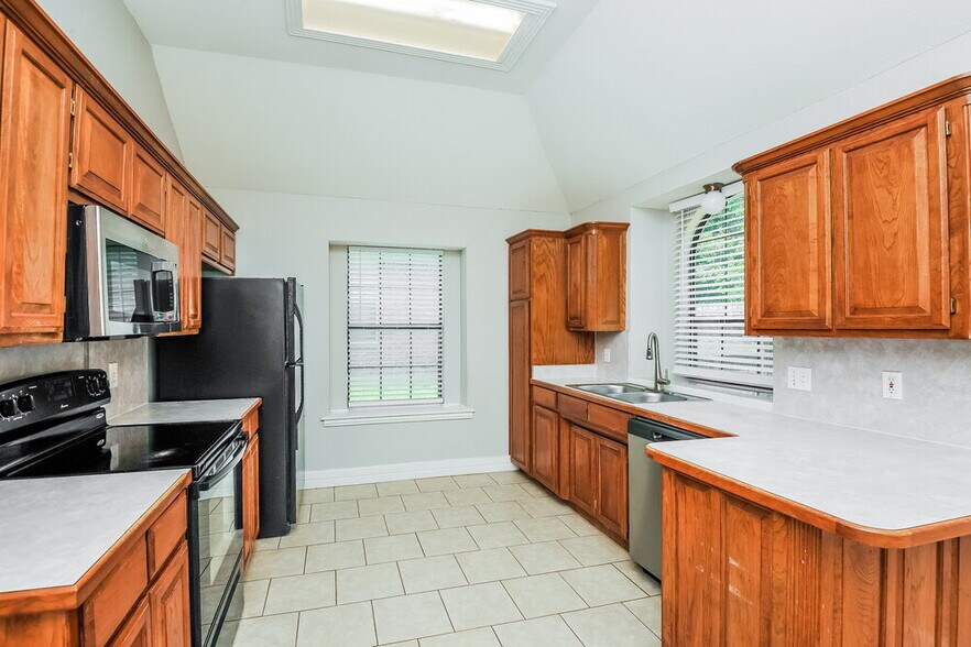 Building Photo - 752 Bryan Dr