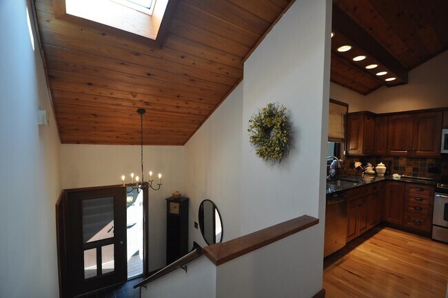 Building Photo - 55 Murray Hill Woods Rd