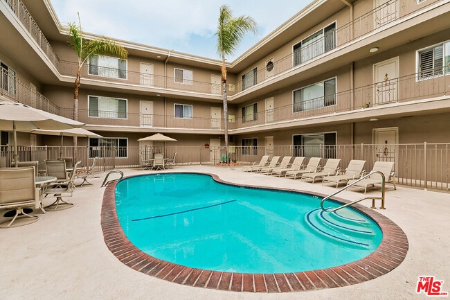 Building Photo - 2002 4th St