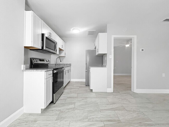 Building Photo - 56 44th Ave