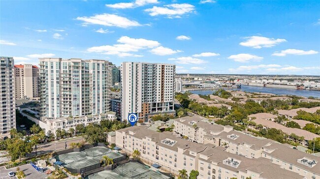 Building Photo - 501 Knights Run Ave