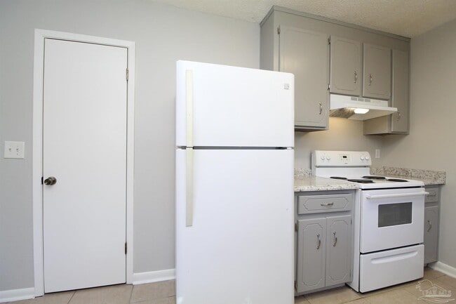 Building Photo - 7642 Sandy Creek Dr