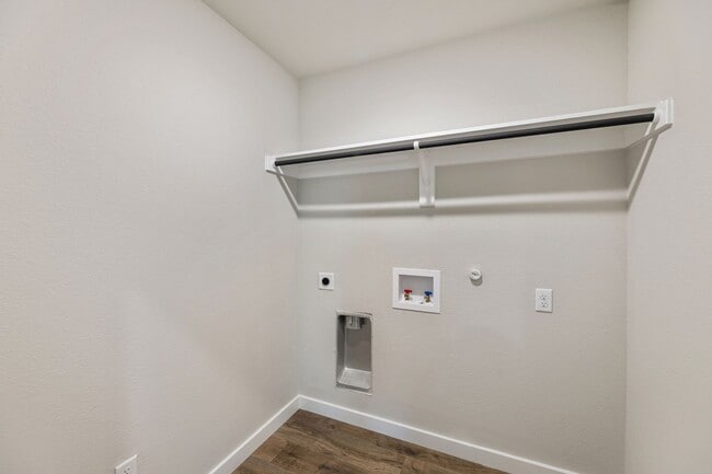 Building Photo - AVAILABLE NOW! CUL-DE-SAC TRIPLEX LOT LOCATED ON 1-ACRE IN MIDLOTHIAN, TX!