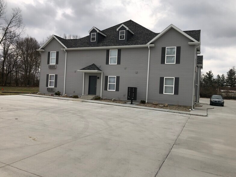 EXTERIOR VIEW - 6301 W Kilgore Ave