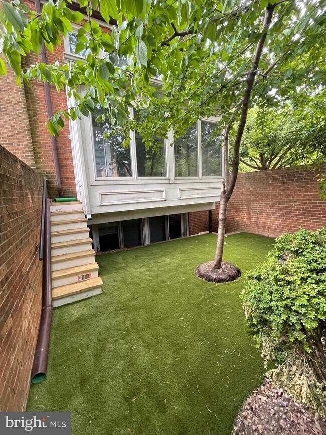 Building Photo - 519 G St SW