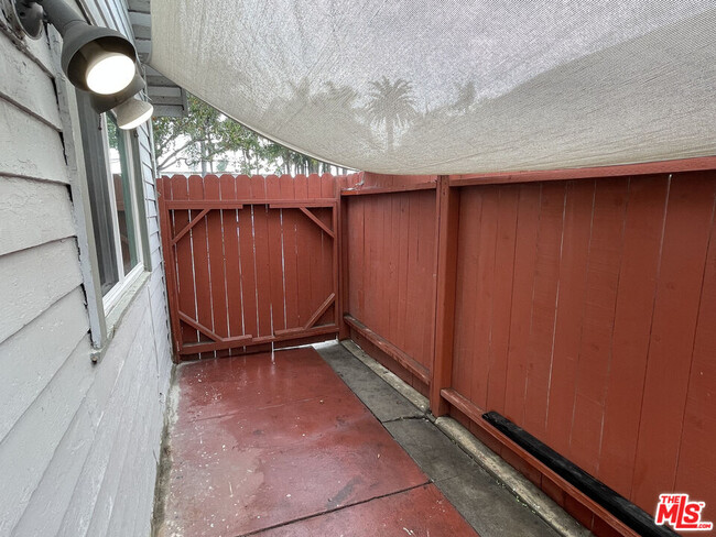 Building Photo - 351 Temple Ave