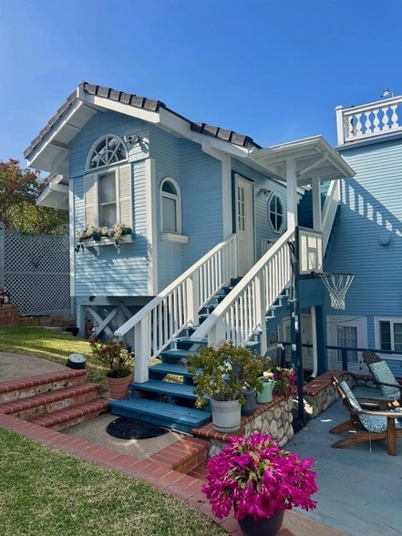 Building Photo - 1357 Olivet St