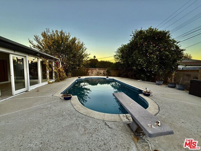 Building Photo - 23744 Hartland St