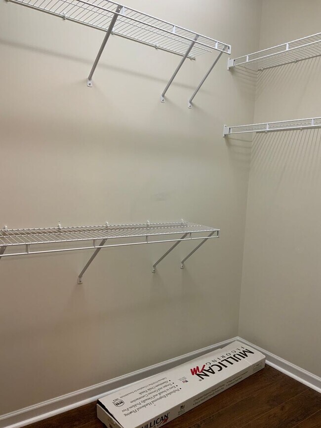 Building Photo - Move in ready in a wonderful Active 55+ Ad...