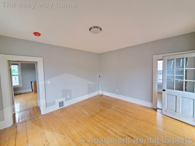 Building Photo - 146 Highland Ave