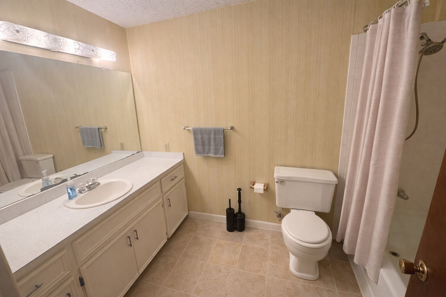 Building Photo - 205 Dogwood Dr