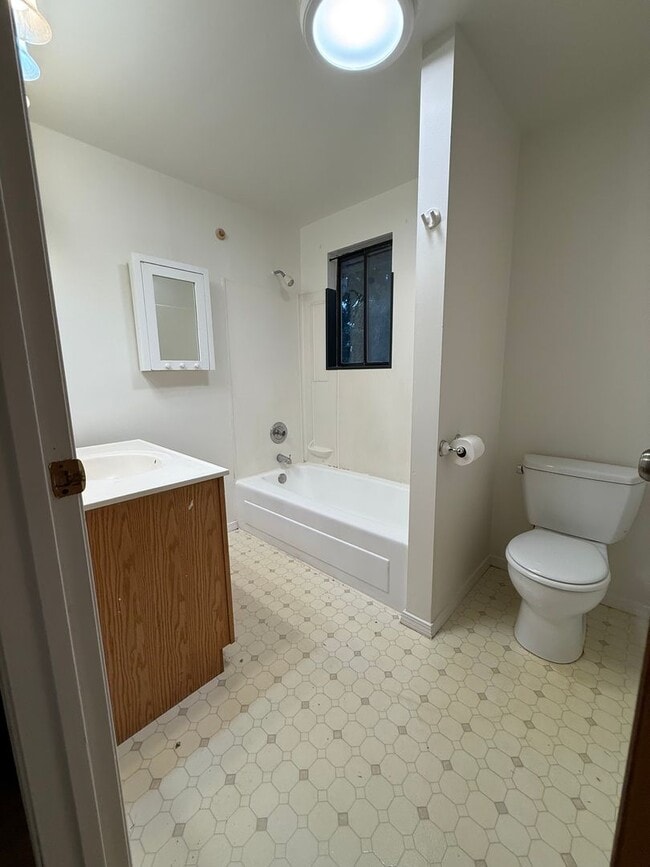 Building Photo - 3717 Lincoln Way