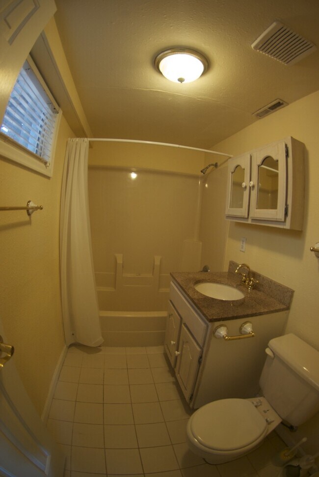 Building Photo - 1703 Kosola Ave