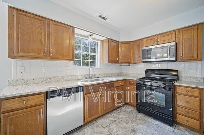 Building Photo - 1213 Ruxton Ct