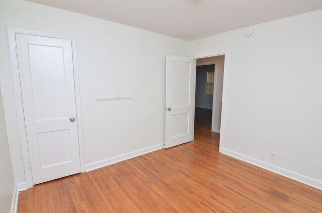 Building Photo - 729 Richfield Dr