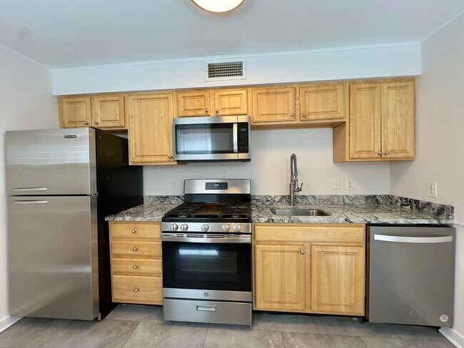 Building Photo - Charming 2 Bedroom/2 Bathroom Townhome in Canton, Baltimore, MD!