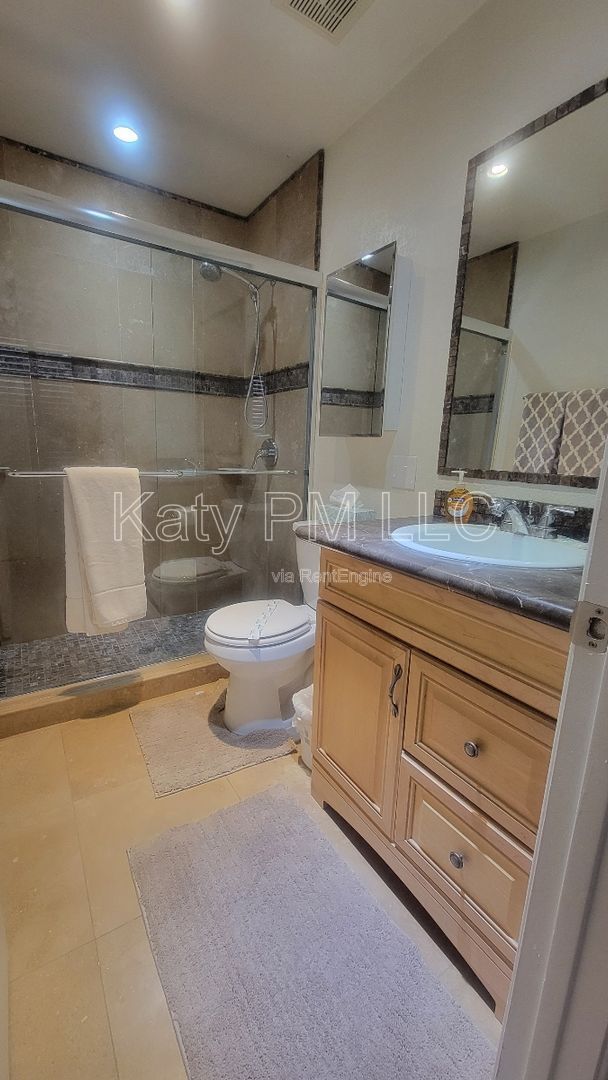 Building Photo - 9708 E Vía Linda