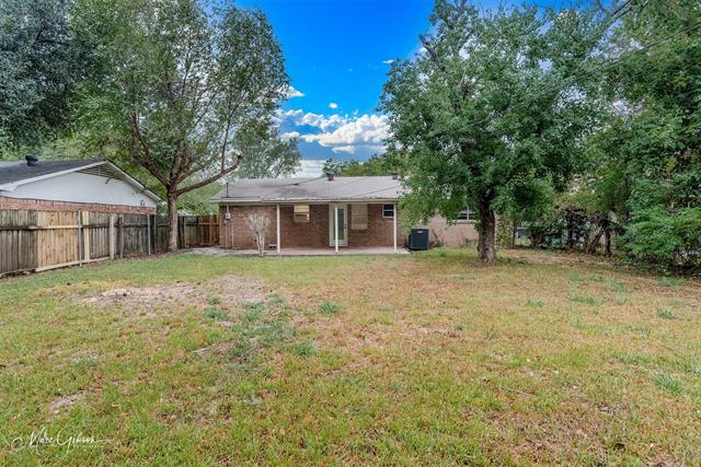 Building Photo - 11119 Woodmere Dr