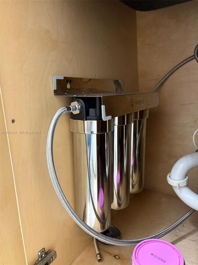 Building Photo - 6820 W Flagler St