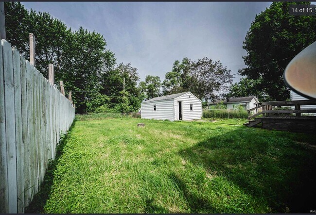Building Photo - 221 S Kenmore St
