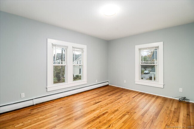 Building Photo - 9 Nicholas Square