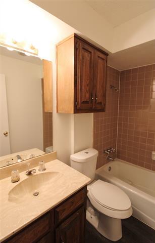 Building Photo - 1234 Mockingbird Ln