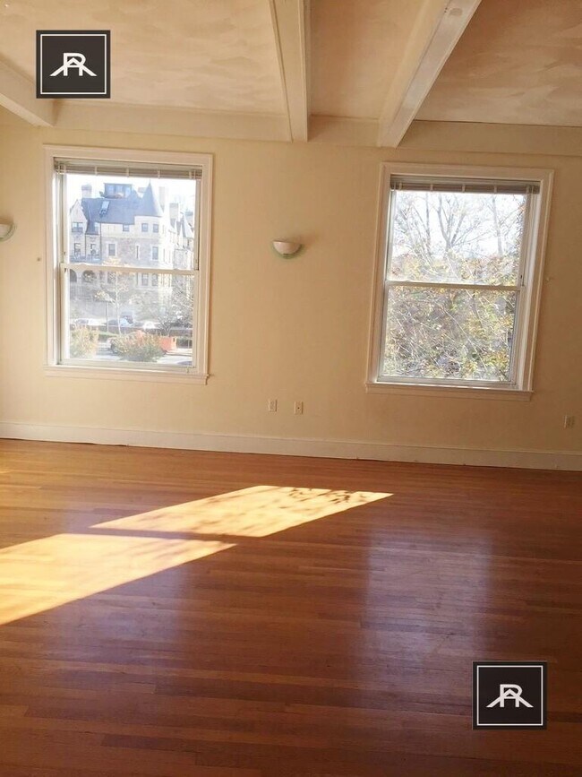 Building Photo - 3 bedroom in Brookline MA 02445
