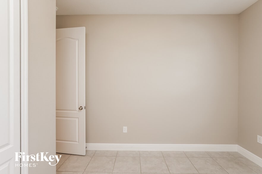 Building Photo - 1246 Stratton Ave