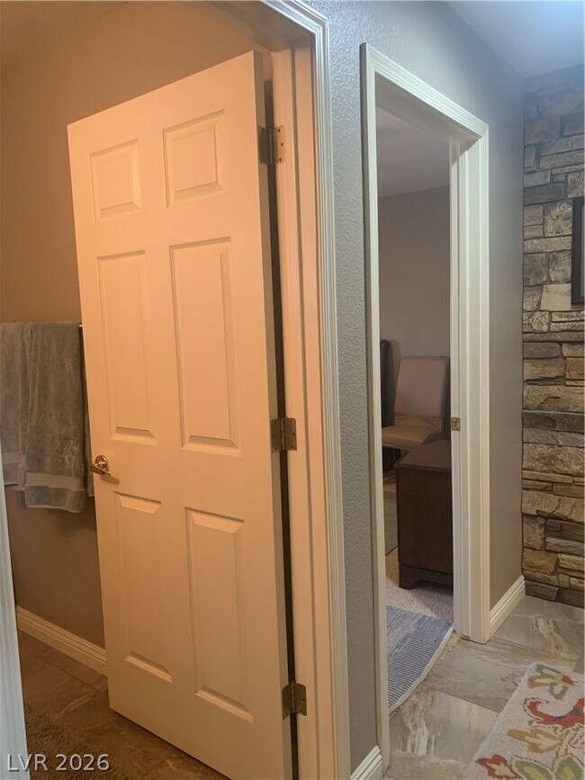 Building Photo - 2924 Crown Ridge Dr