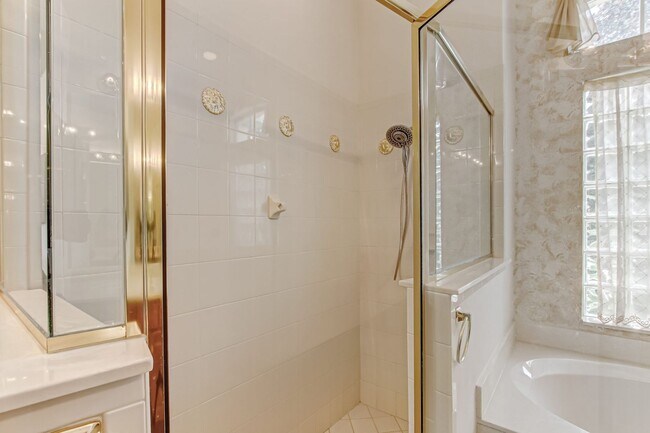 Building Photo - Lake  & Golf Course View Home in North Hampton