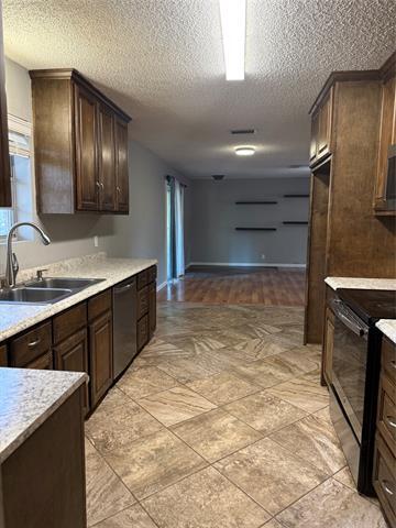 Building Photo - 616 E Main St