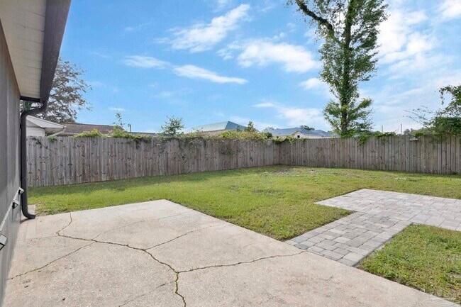 Building Photo - 2325 Merle Cir