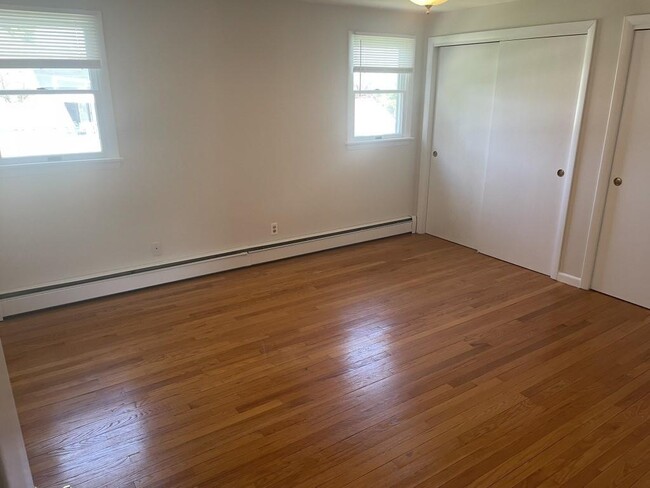 Building Photo - 5 Pine Crest Dr